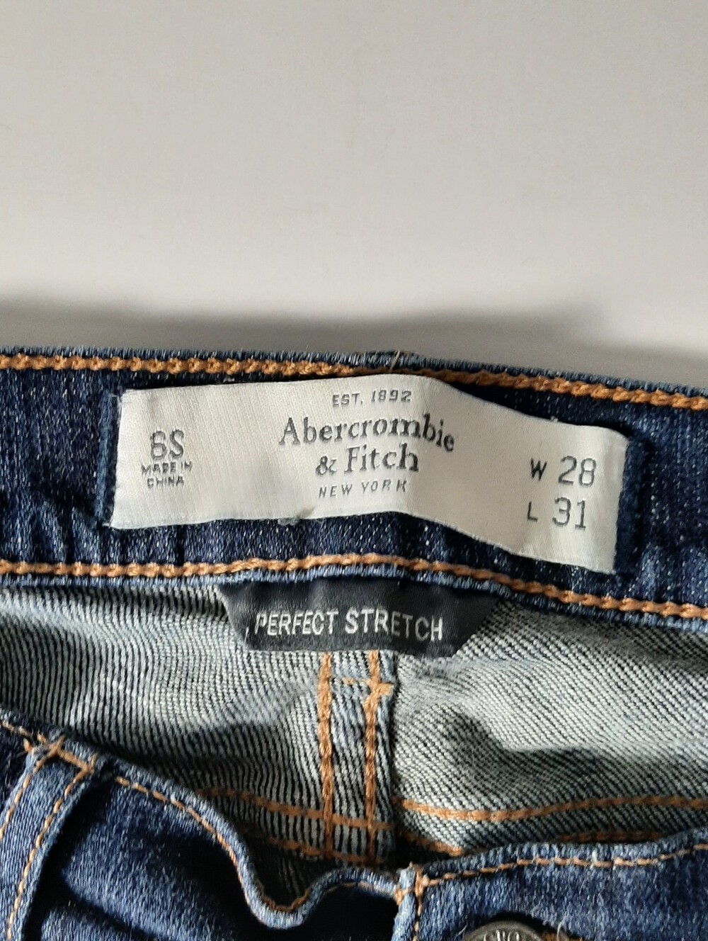 Abercrombie & Fitch Madison Dark Wash Low Rise Blue Jeans Size 6 - Picture 2 of 11
